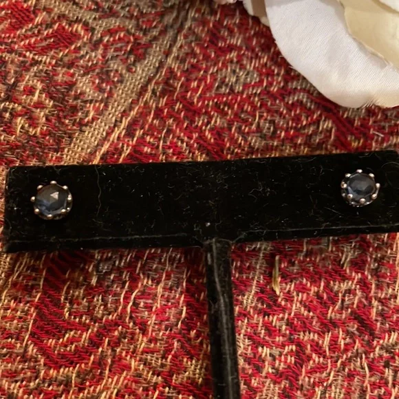 Swarovski sapphire-crystal stud earrings - Picture 4 of 6